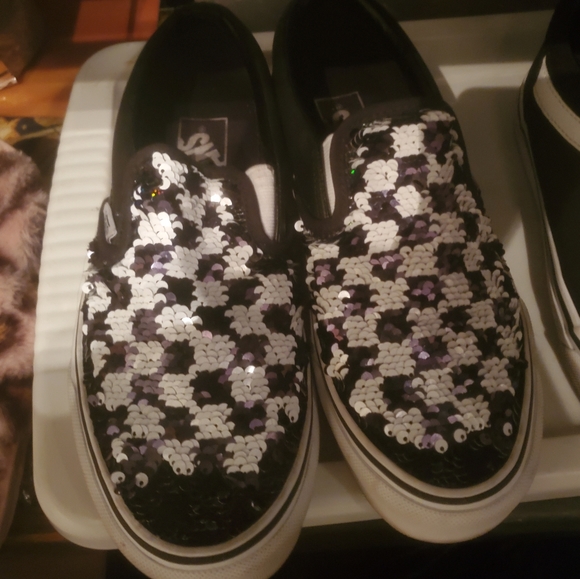 Vans - Picture 1 of 1